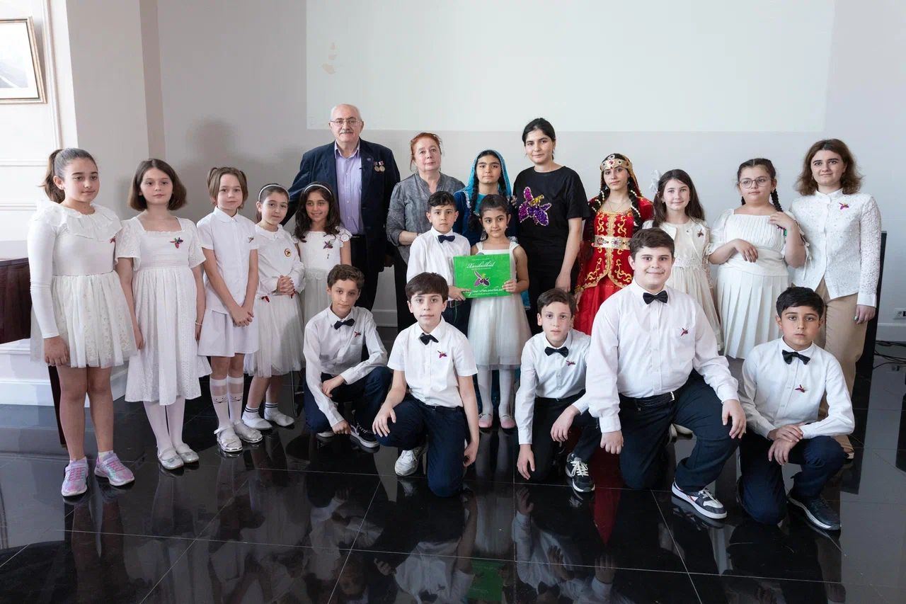 Состоялась презентация книги Эльдара Ахадова "Харыбюльбюль" о выдающихся личностях Азербайджана (ФОТО)