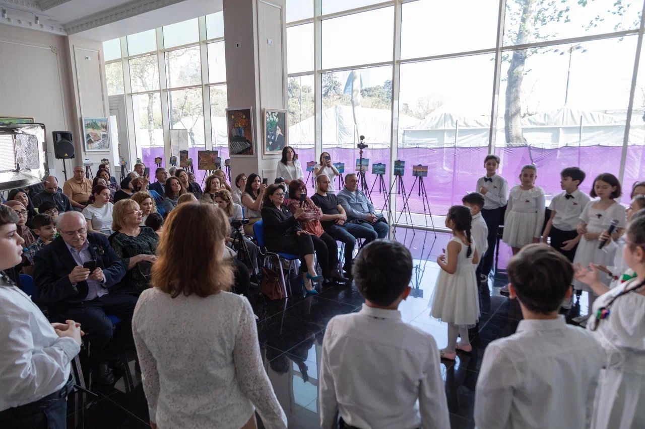 Состоялась презентация книги Эльдара Ахадова "Харыбюльбюль" о выдающихся личностях Азербайджана (ФОТО)