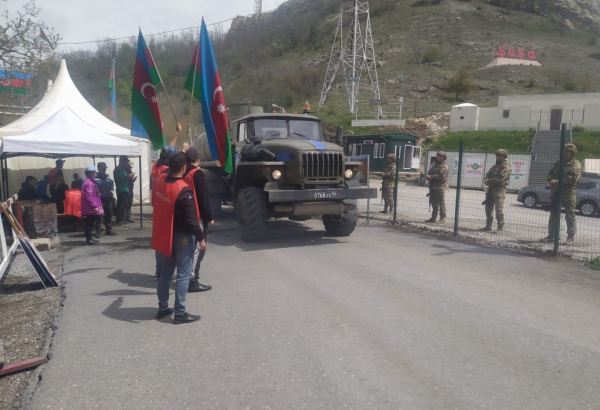 По Лачинской дороге беспрепятственно проехала автоколонна миротворцев (ФОТО)