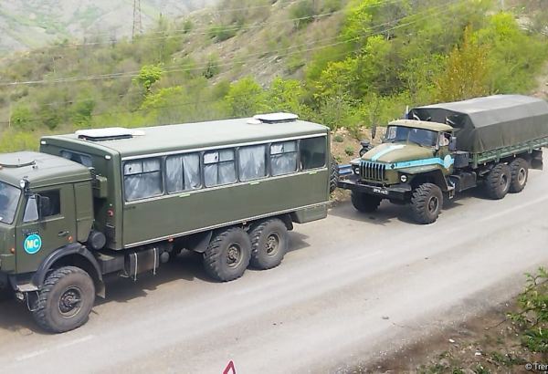 По Лачинской дороге беспрепятственно проехали 2 автомобиля миротворцев (ФОТО)