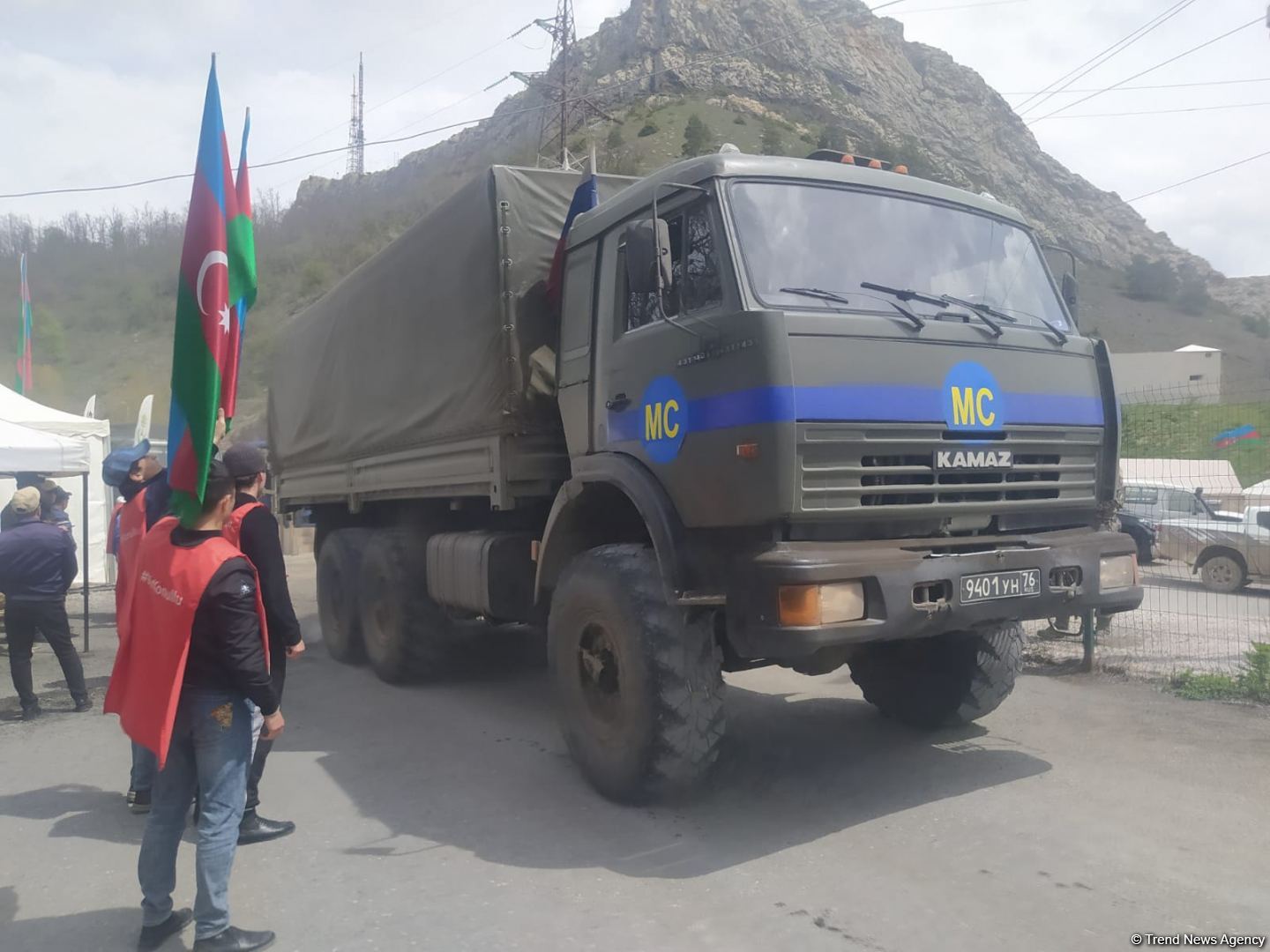 По Лачинской дороге беспрепятственно проехала автоколонна миротворцев (ФОТО)