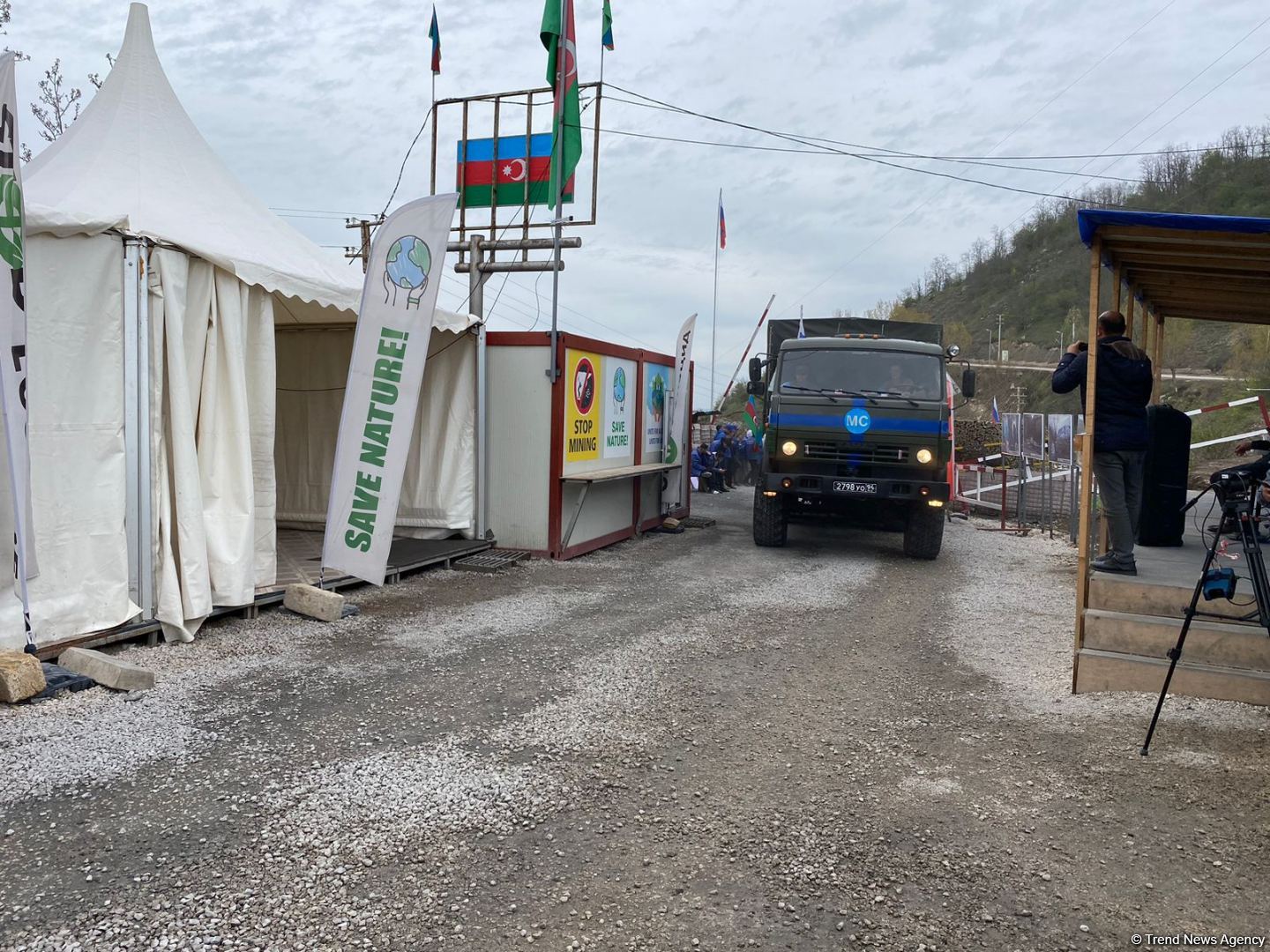 По Лачинской дороге беспрепятственно проехали 2 автомобиля миротворцев (ФОТО)