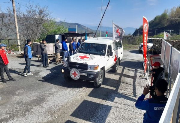 По Лачинской дороге беспрепятственно проехала автоколонна МККК (ФОТО)