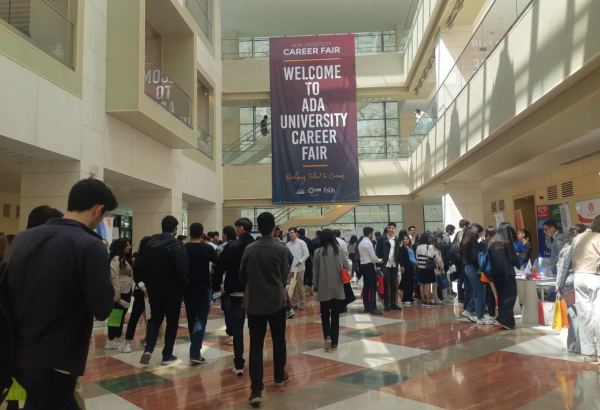 Выставка карьеры в Университете ADA: деловые контакты, полезные знакомства и интересная работа (ФОТО)