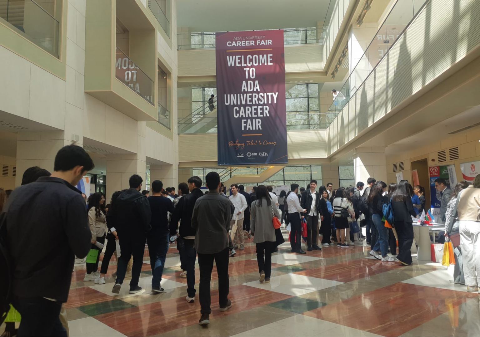 Выставка карьеры в Университете ADA: деловые контакты, полезные знакомства и интересная работа (ФОТО)