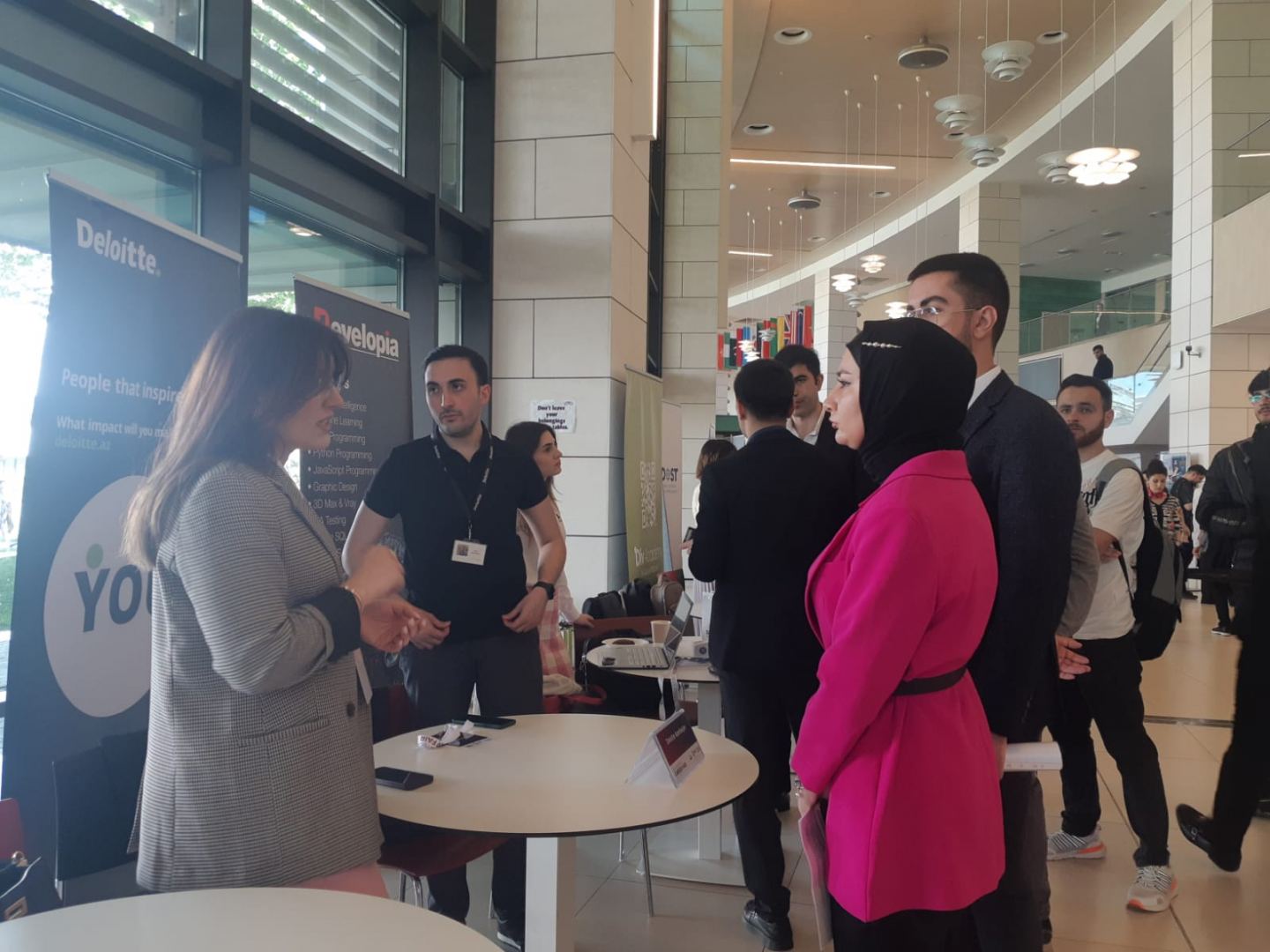 Выставка карьеры в Университете ADA: деловые контакты, полезные знакомства и интересная работа (ФОТО)