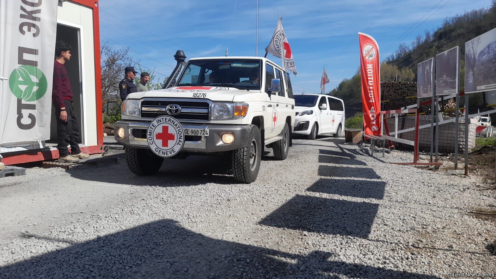 По Лачинской дороге беспрепятственно проехала автоколонна МККК (ФОТО)