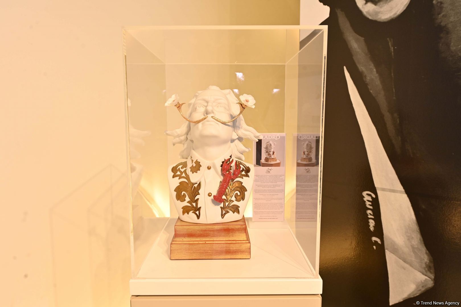 Впервые в Азербайджане открывшаяся выставка произведений Сальвадора Дали в Центре Гейдара Алиева вызвала большой интерес (ВИДЕО/ФОТО)