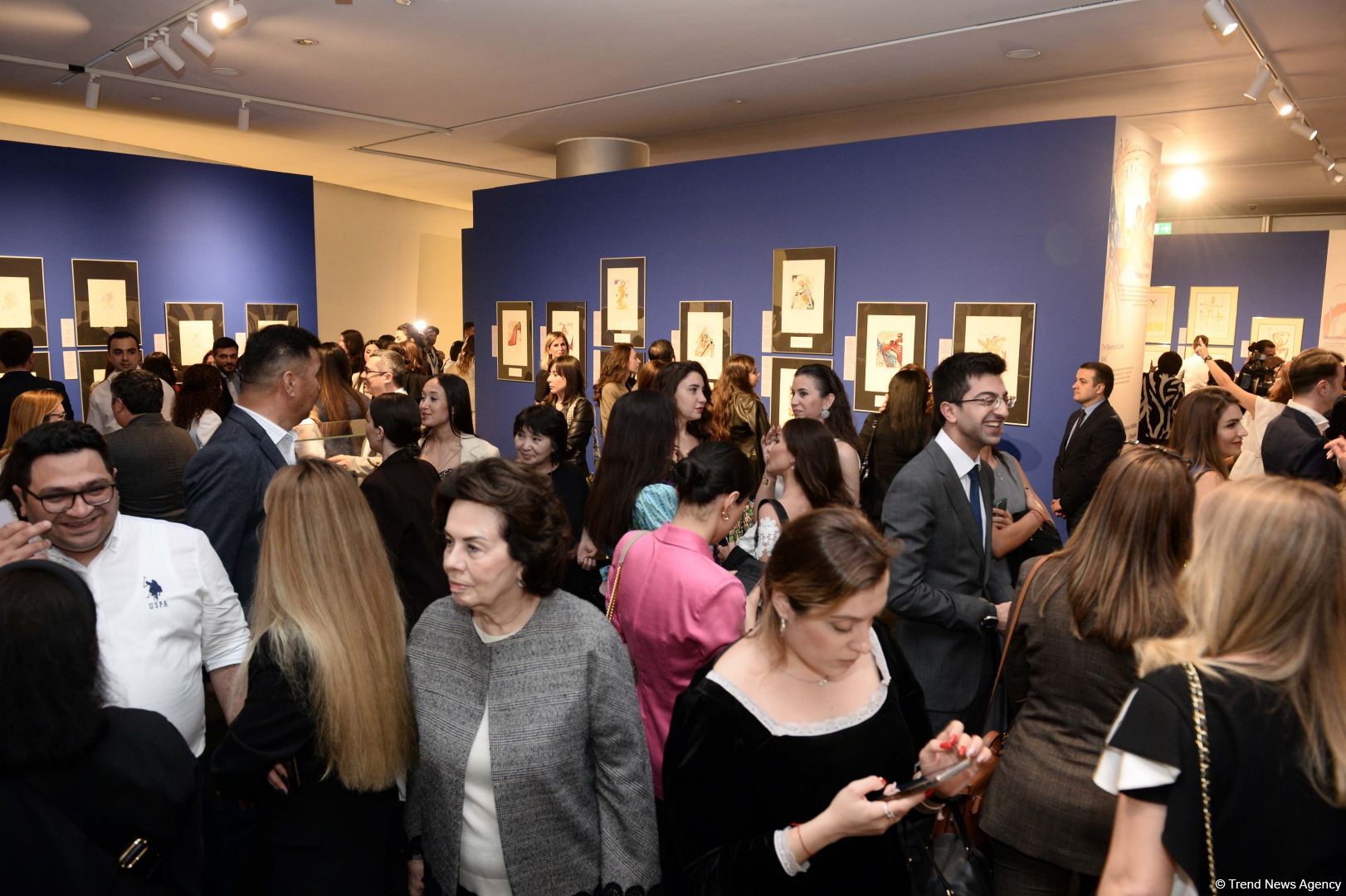 Впервые в Азербайджане открывшаяся выставка произведений Сальвадора Дали в Центре Гейдара Алиева вызвала большой интерес (ВИДЕО/ФОТО)