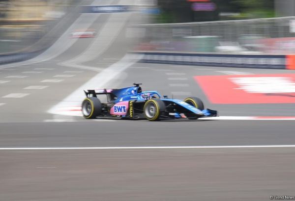 В Баку стартовали свободные заезды команд "Формулы 2" (ФОТО/ВИДЕО)