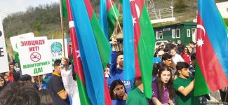 Временно приостановлена акция протеста азербайджанских экоактивистов на дороге Лачин-Ханкенди (ФОТО/ВИДЕО)