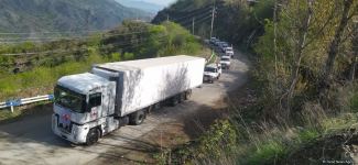 По Лачинской дороге беспрепятственно проехала автоколонна МККК (ФОТО)