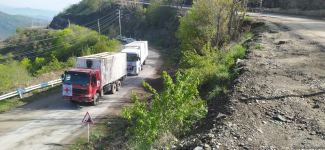 По Лачинской дороге беспрепятственно проехала автоколонна МККК (ФОТО)