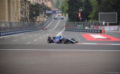 В Баку стартовали свободные заезды команд "Формулы 2" (ФОТО/ВИДЕО)