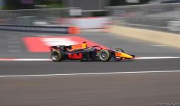 В Баку стартовали свободные заезды команд "Формулы 2" (ФОТО/ВИДЕО)