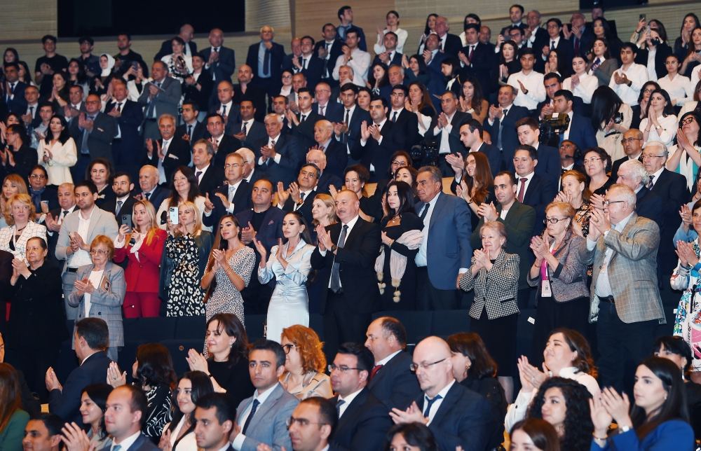 Президент Ильхам Алиев и Первая леди Мехрибан Алиева присутствовали на концерте, посвященном 100-летию академика Зарифы Алиевой в Центре Гейдара Алиева (ФОТО/ВИДЕО)