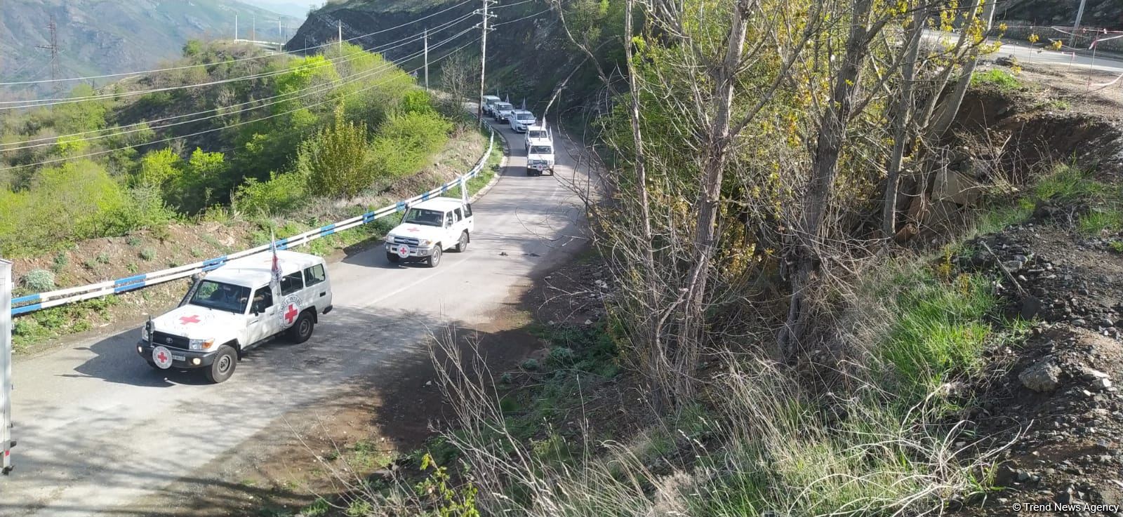 По Лачинской дороге беспрепятственно проехала автоколонна МККК (ФОТО)