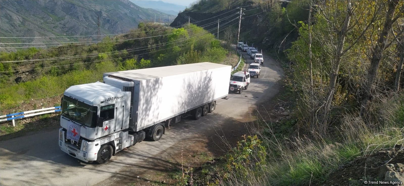 По Лачинской дороге беспрепятственно проехала автоколонна МККК (ФОТО)