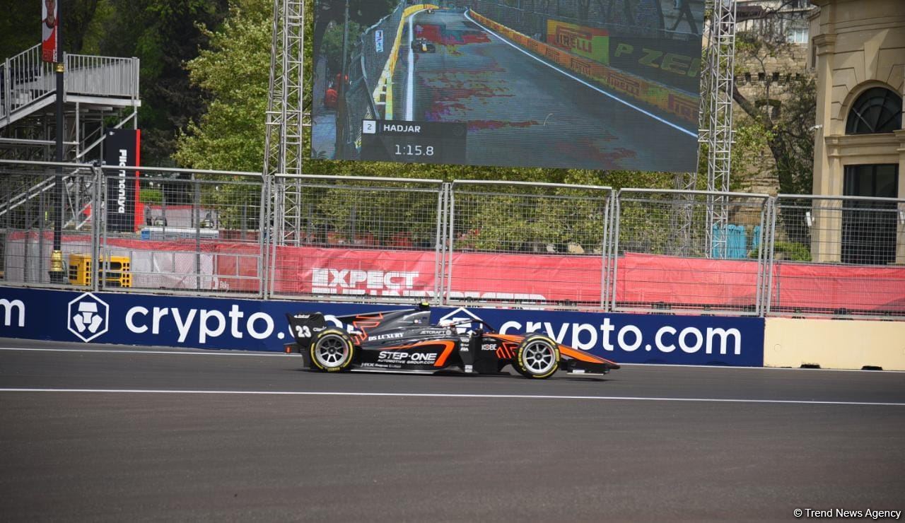 В Баку стартовали свободные заезды команд "Формулы 2" (ФОТО/ВИДЕО)
