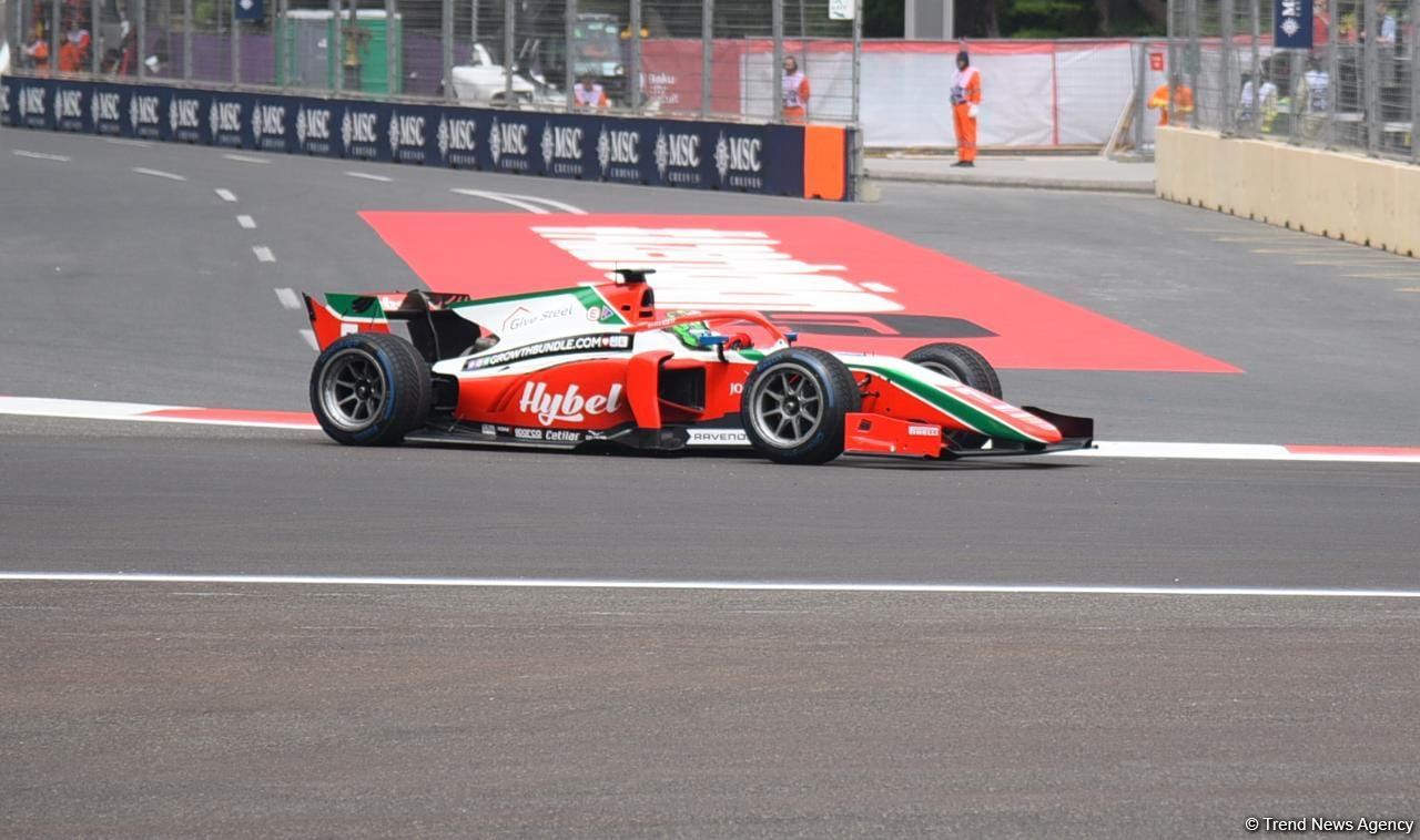 В Баку стартовали свободные заезды команд "Формулы 2" (ФОТО/ВИДЕО)
