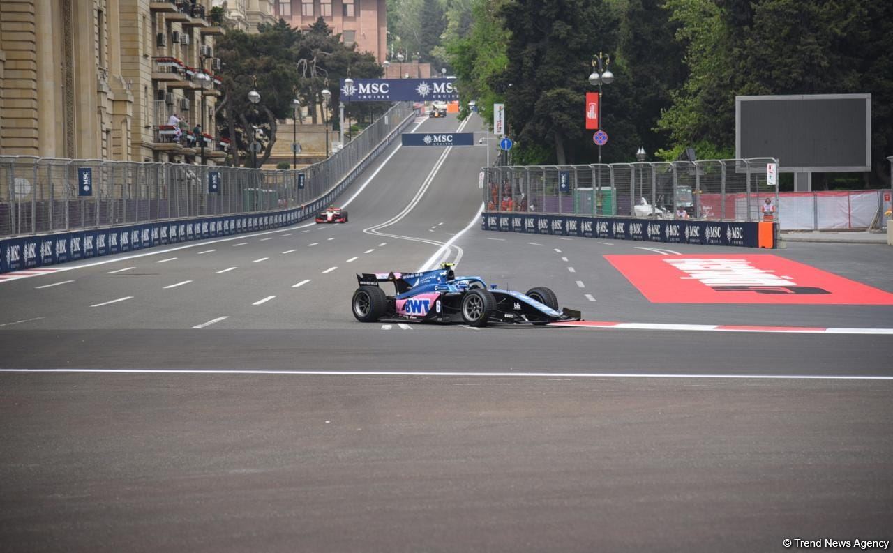 В Баку стартовали свободные заезды команд "Формулы 2" (ФОТО/ВИДЕО)
