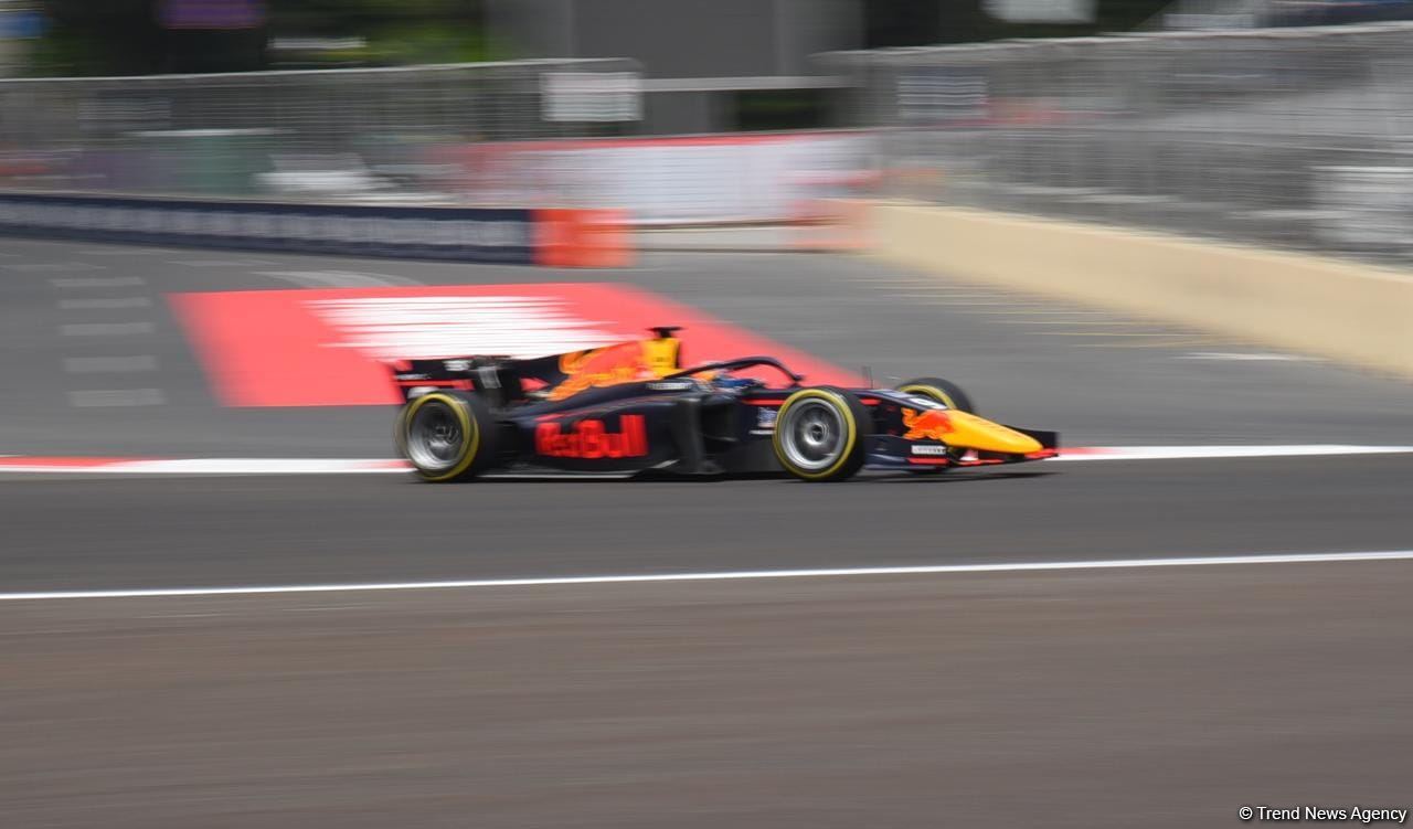 В Баку стартовали свободные заезды команд "Формулы 2" (ФОТО/ВИДЕО)