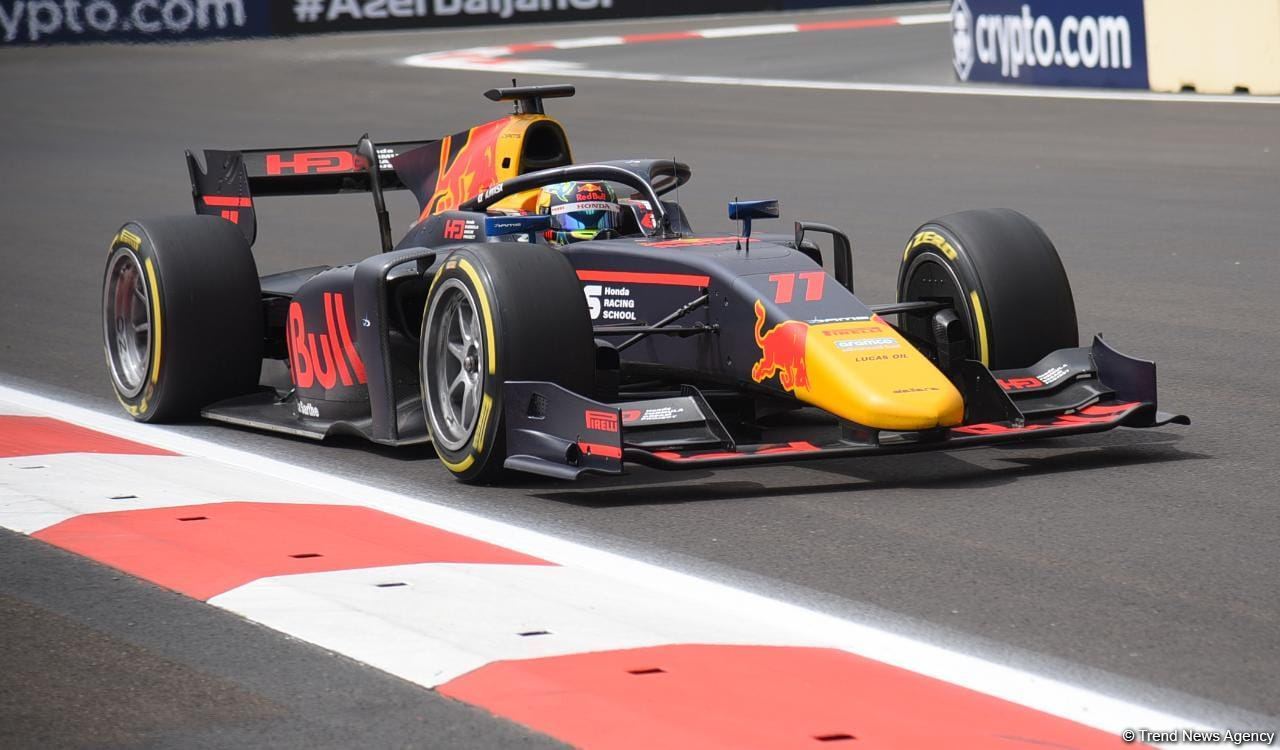 В Баку стартовали свободные заезды команд "Формулы 2" (ФОТО/ВИДЕО)