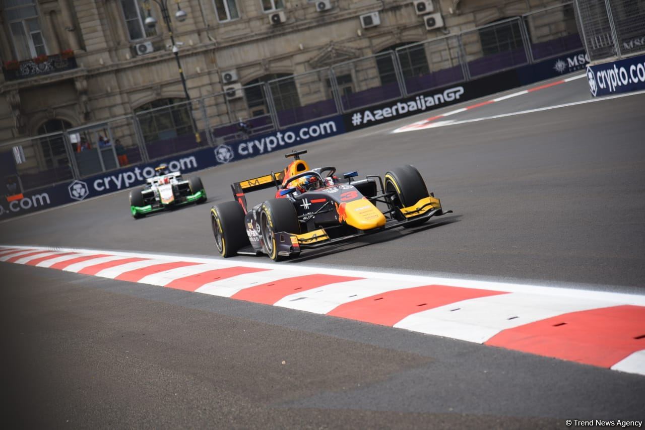 В Баку стартовали свободные заезды команд "Формулы 2" (ФОТО/ВИДЕО)