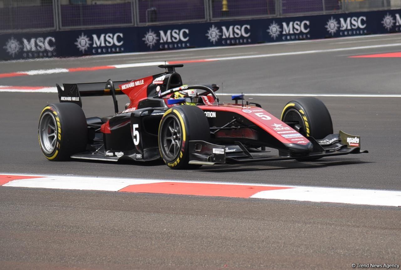 В Баку стартовали свободные заезды команд "Формулы 2" (ФОТО/ВИДЕО)