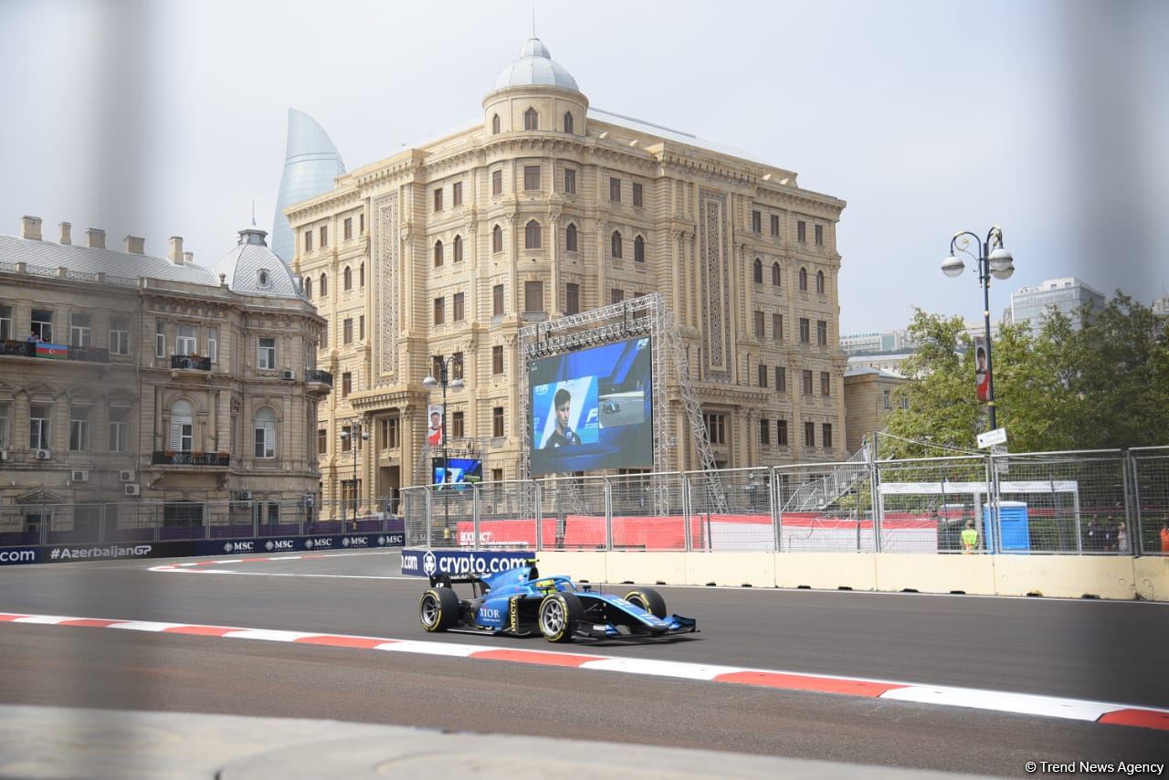 В Баку стартовали свободные заезды команд "Формулы 2" (ФОТО/ВИДЕО)