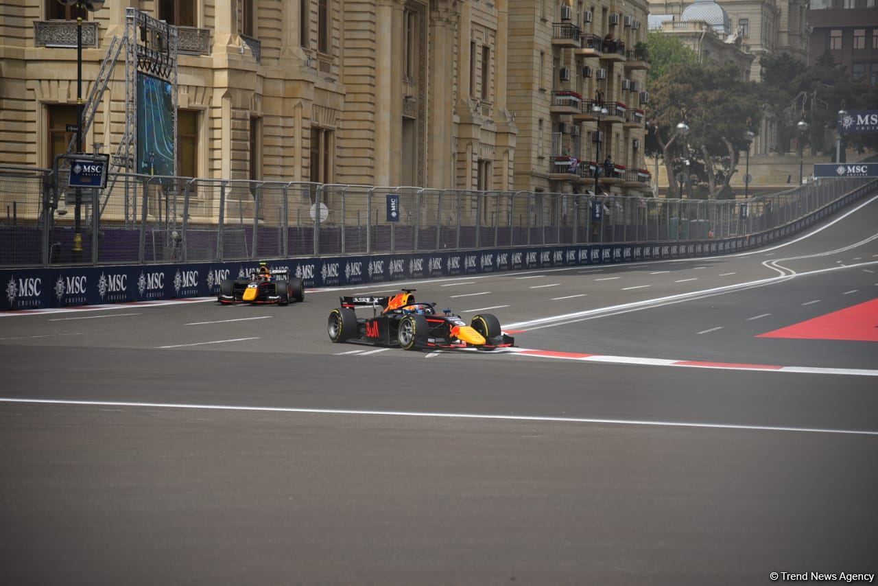 В Баку стартовали свободные заезды команд "Формулы 2" (ФОТО/ВИДЕО)