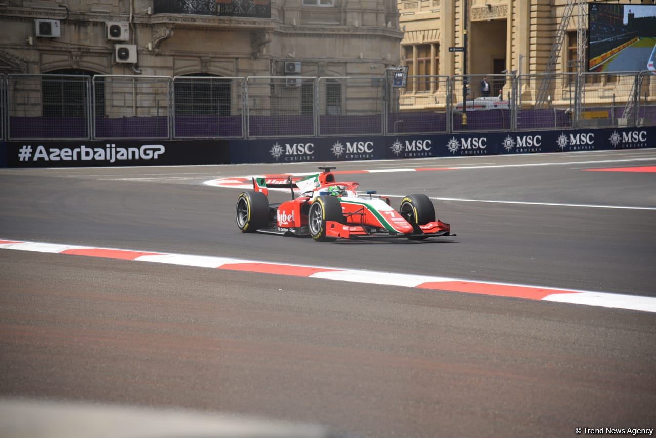 В Баку стартовали свободные заезды команд "Формулы 2" (ФОТО/ВИДЕО)