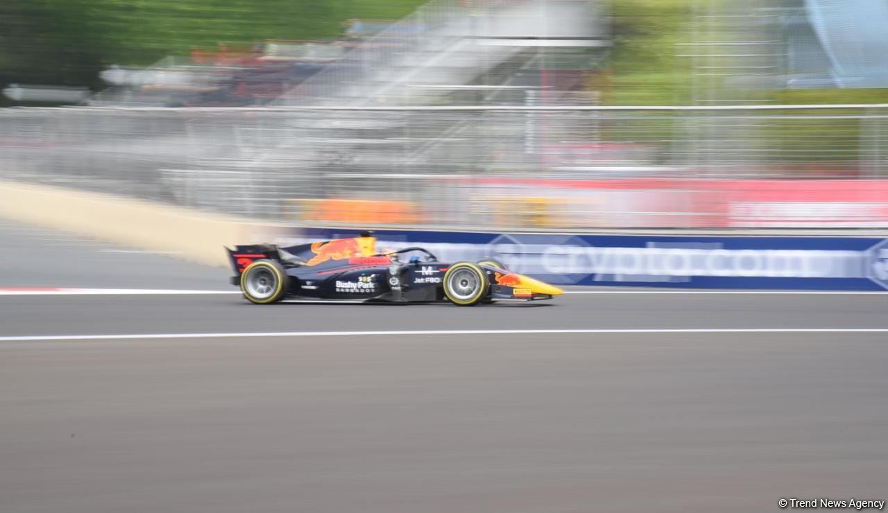 В Баку стартовали свободные заезды команд "Формулы 2" (ФОТО/ВИДЕО)
