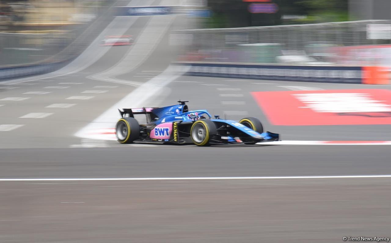 В Баку стартовали свободные заезды команд "Формулы 2" (ФОТО/ВИДЕО)