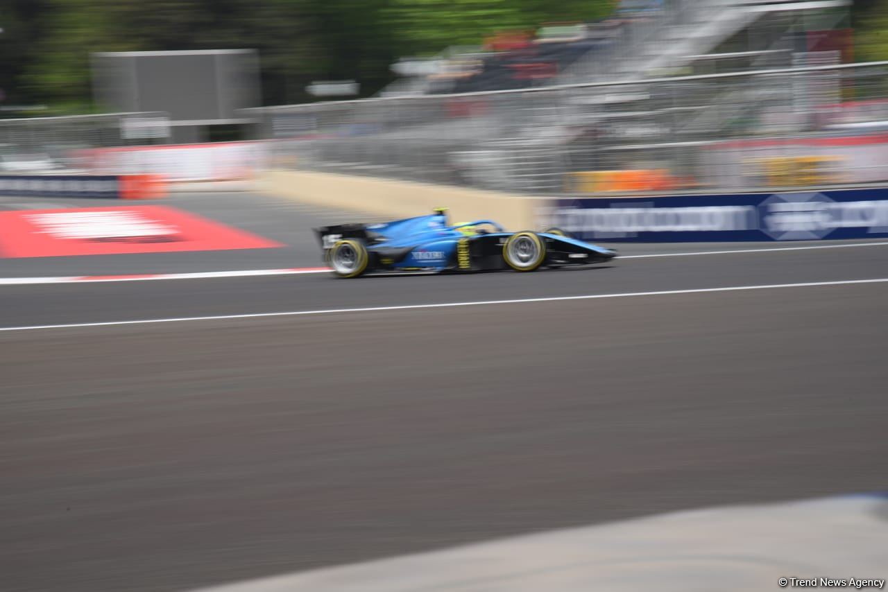 В Баку стартовали свободные заезды команд "Формулы 2" (ФОТО/ВИДЕО)