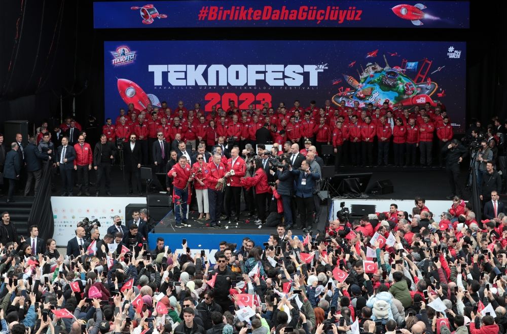 Участники фестиваля «ТЕХНОФЕСТ»  тепло приветствовали Президента Ильхама Алиева и Первую леди Мехрибан Алиеву (ФОТО)