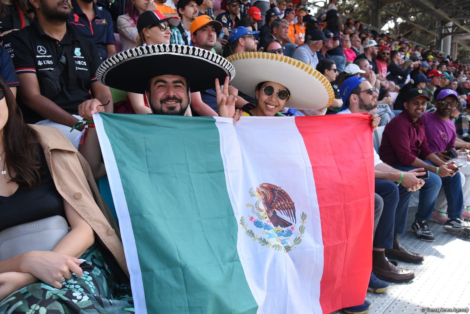 Болельщики в восторге от гонки Гран-при Азербайджана Формулы-1 (ФОТОРЕПОРТАЖ)