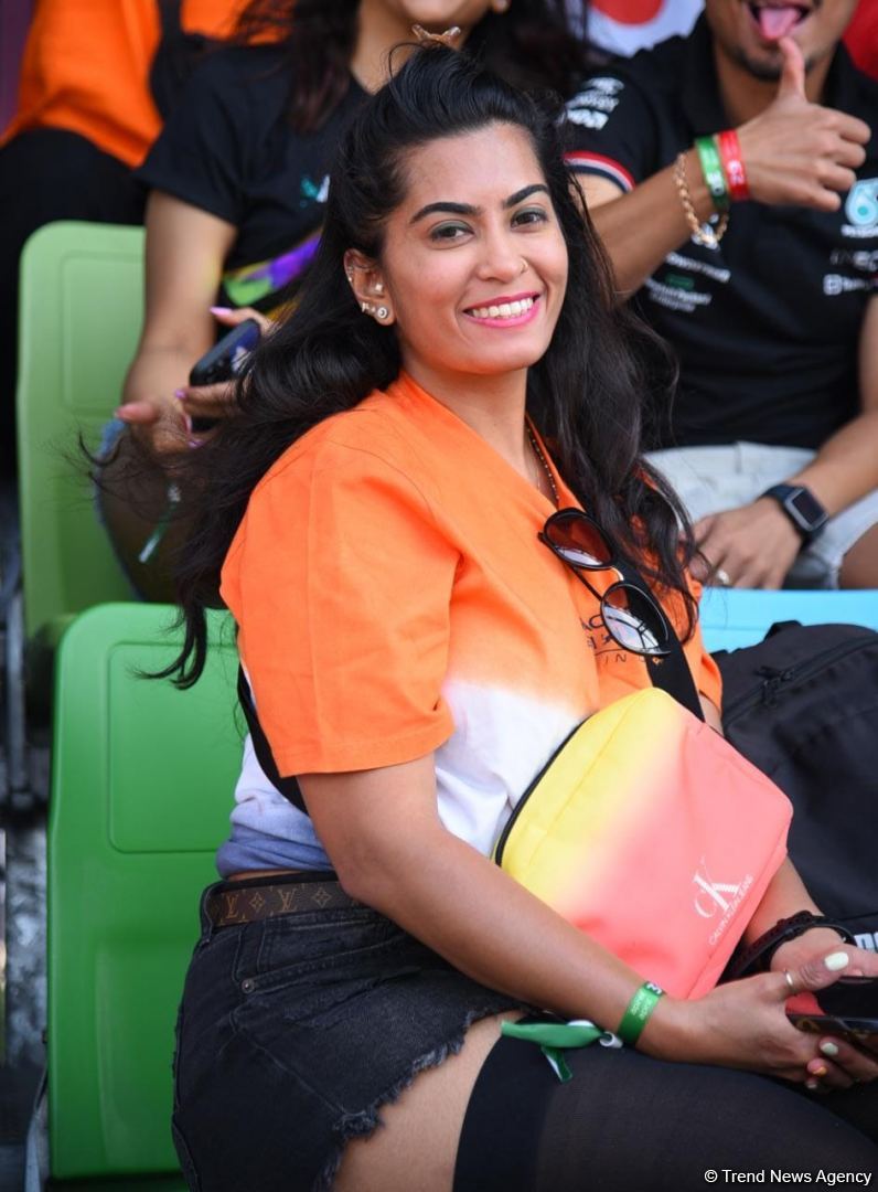 Болельщики в восторге от гонки Гран-при Азербайджана Формулы-1 (ФОТОРЕПОРТАЖ)