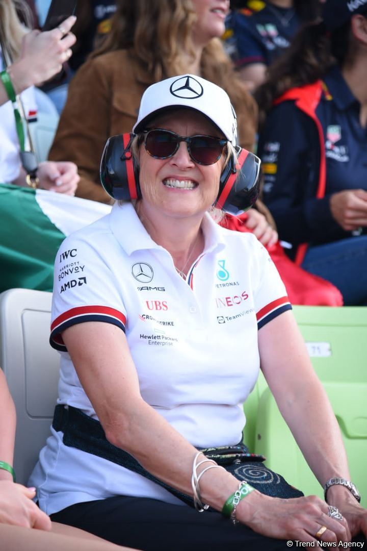 Болельщики в восторге от гонки Гран-при Азербайджана Формулы-1 (ФОТОРЕПОРТАЖ)