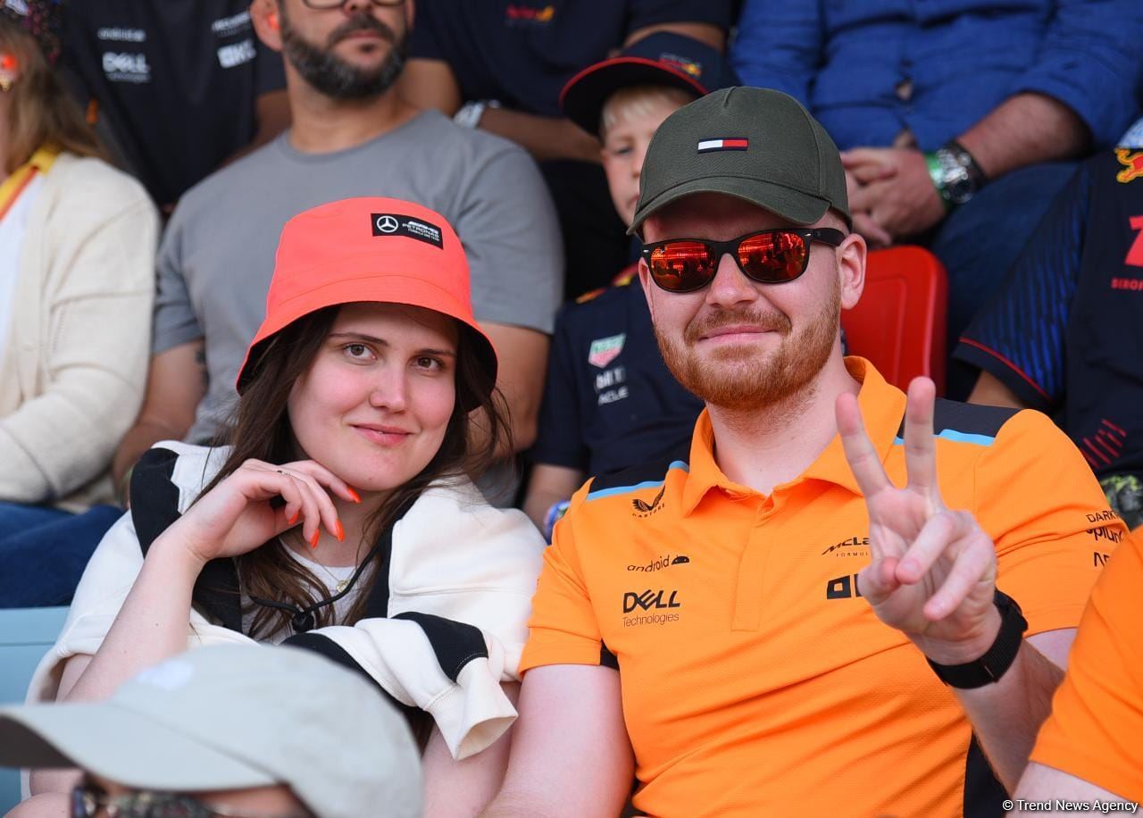 Болельщики в восторге от гонки Гран-при Азербайджана Формулы-1 (ФОТОРЕПОРТАЖ)