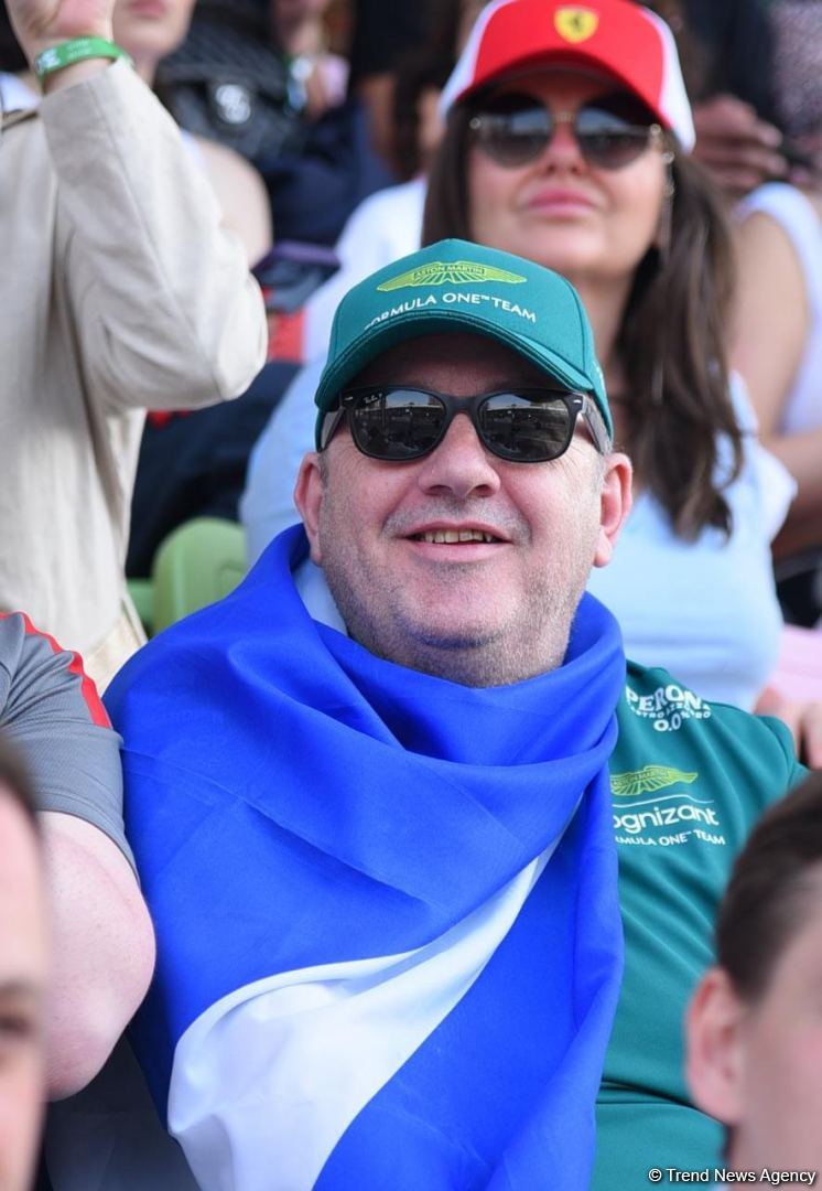 Болельщики в восторге от гонки Гран-при Азербайджана Формулы-1 (ФОТОРЕПОРТАЖ)