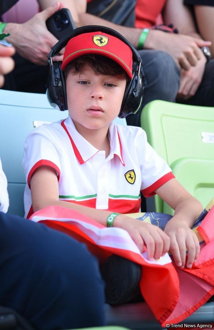 Болельщики в восторге от гонки Гран-при Азербайджана Формулы-1 (ФОТОРЕПОРТАЖ)