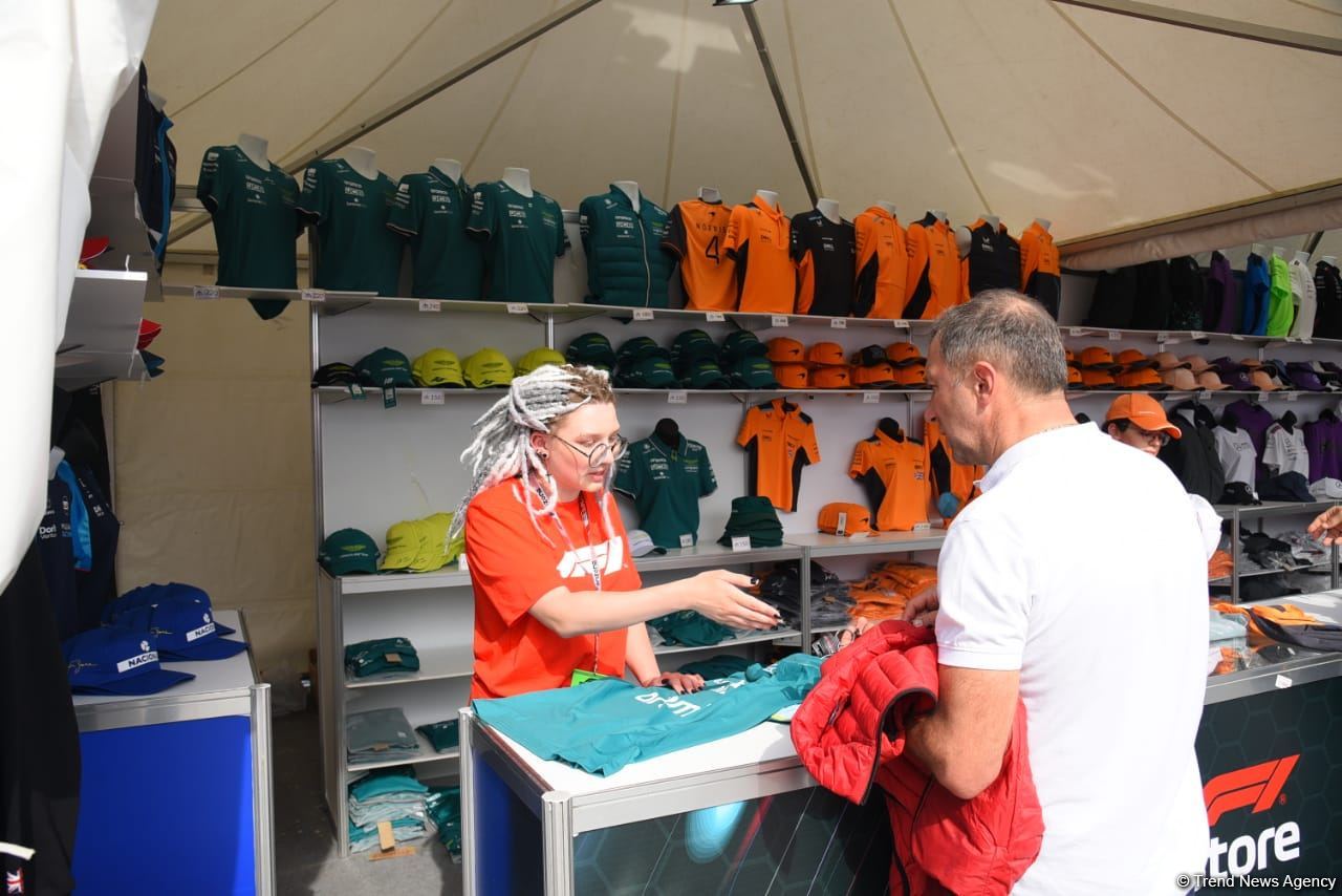 Болельщики в восторге от гонки Гран-при Азербайджана Формулы-1 (ФОТОРЕПОРТАЖ)