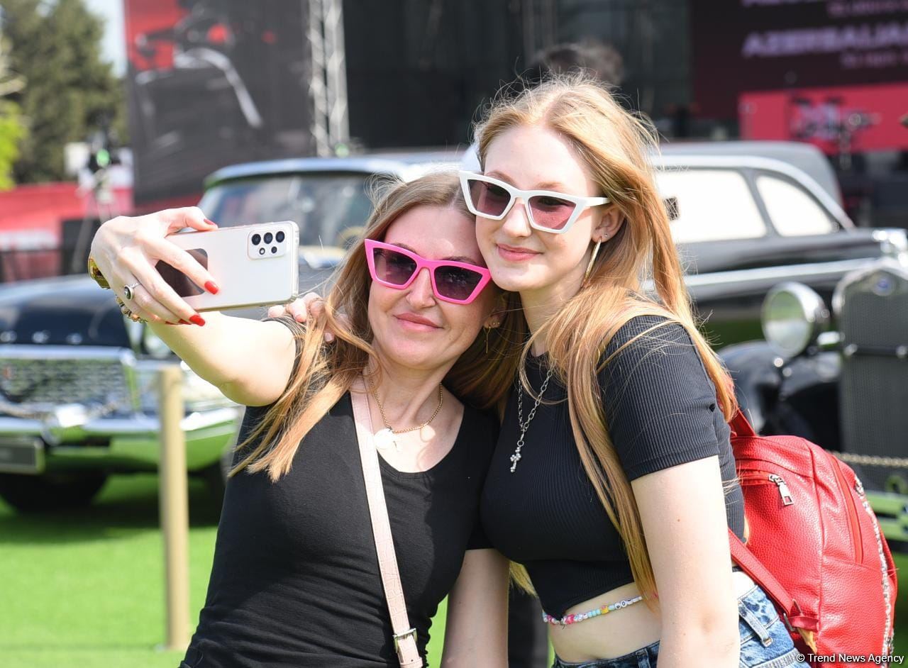 Болельщики в восторге от гонки Гран-при Азербайджана Формулы-1 (ФОТОРЕПОРТАЖ)