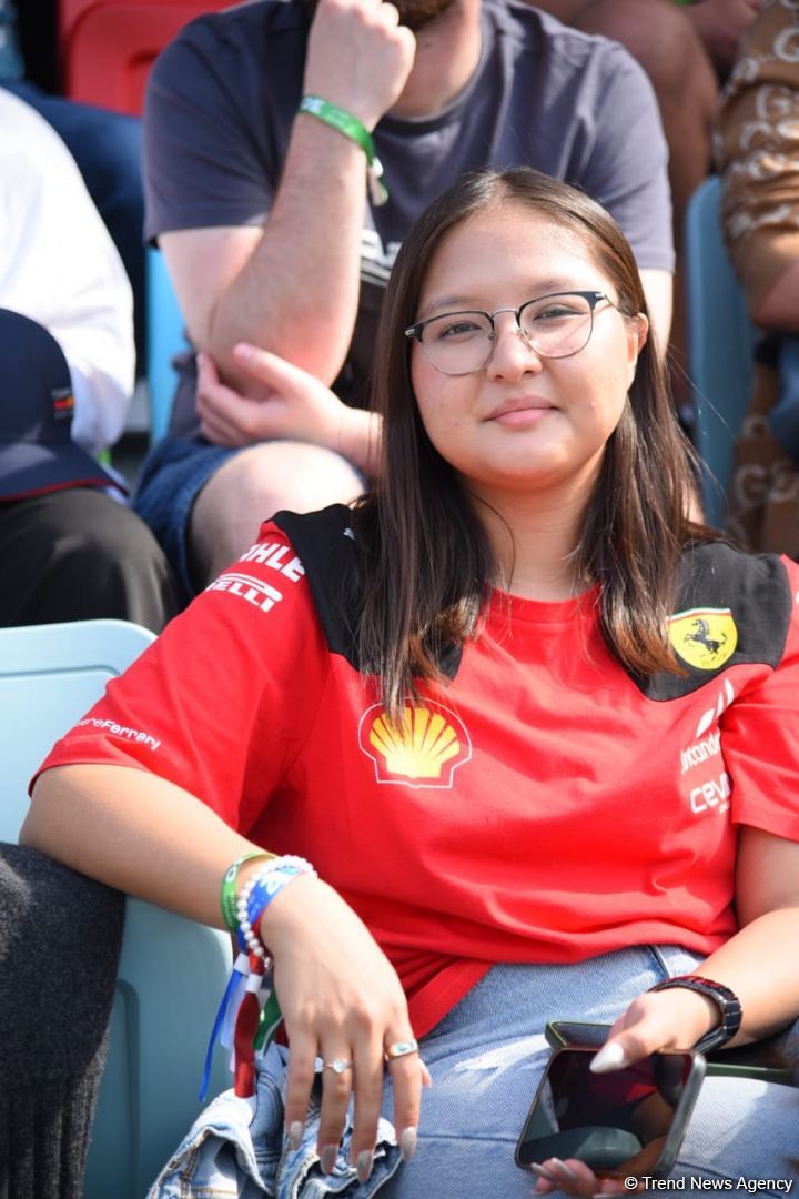 Болельщики в восторге от гонки Гран-при Азербайджана Формулы-1 (ФОТОРЕПОРТАЖ)