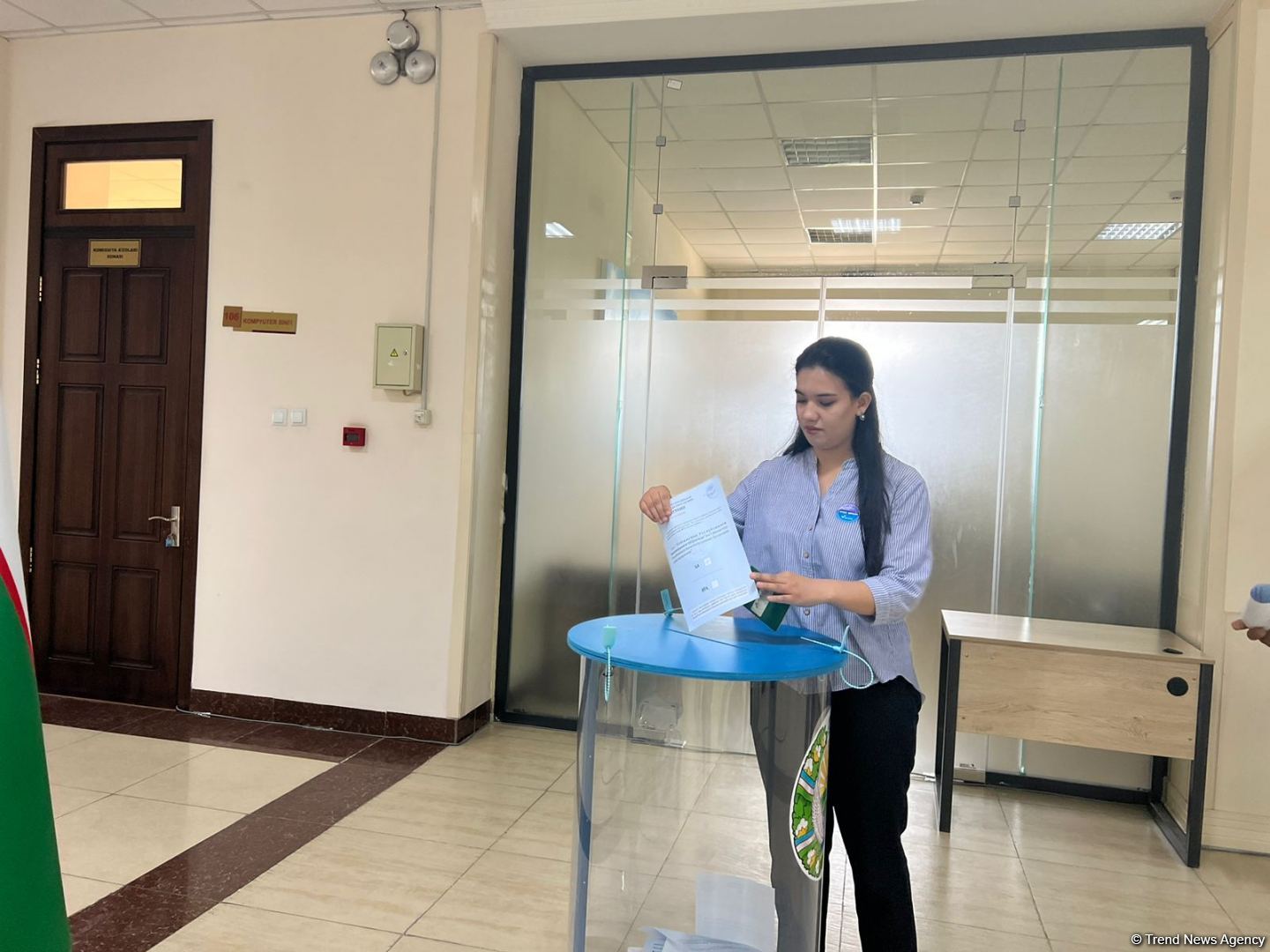 В узбекском городе Ургенч проходит голосование по поправкам в конституцию (ФОТО)