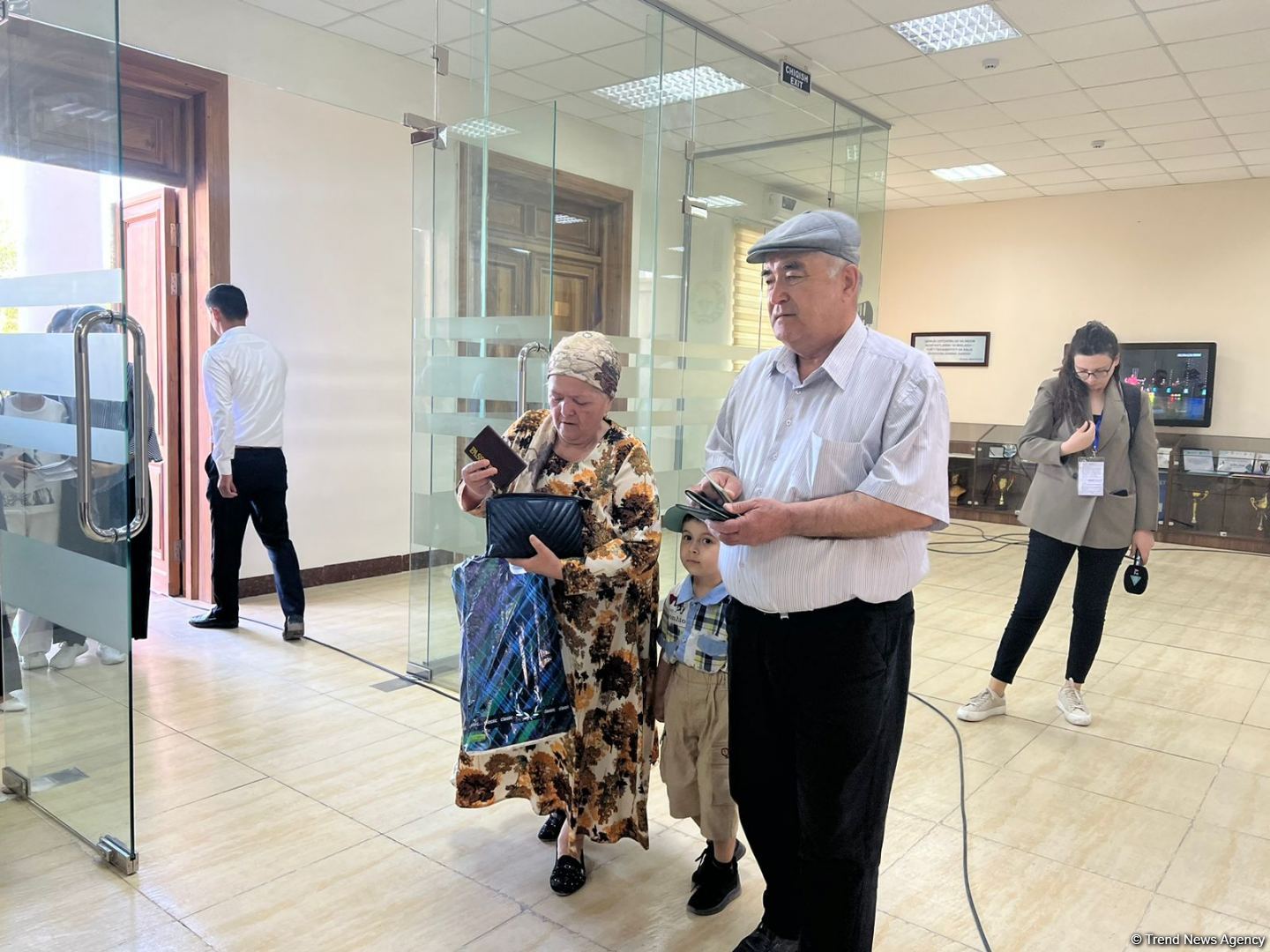 В узбекском городе Ургенч проходит голосование по поправкам в конституцию (ФОТО)