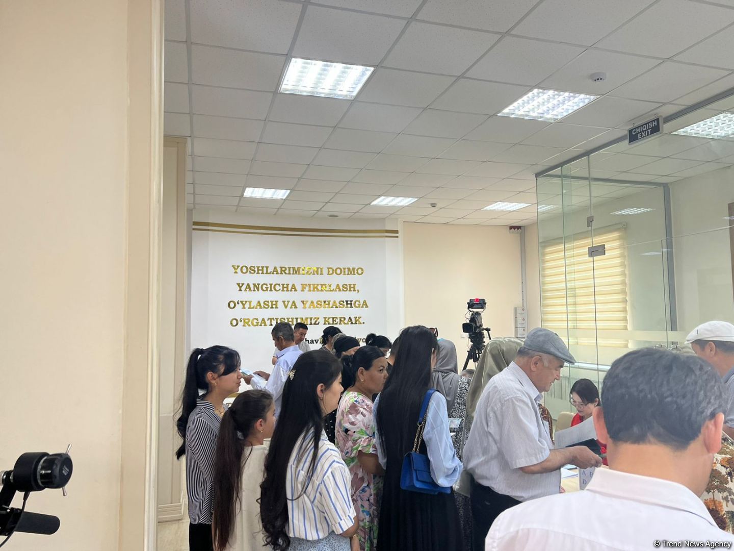 В узбекском городе Ургенч проходит голосование по поправкам в конституцию (ФОТО)