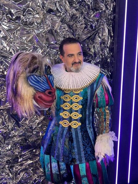 Народный артист Азербайджана скрывался в костюме "Мандрила" в российском шоу "Маска" (ФОТО)