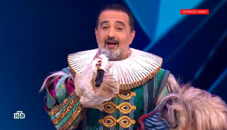 Народный артист Азербайджана скрывался в костюме "Мандрила" в российском шоу "Маска" (ФОТО)